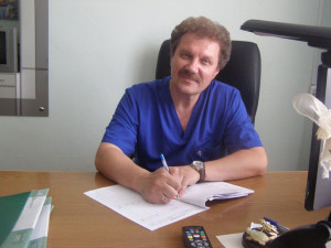 Заведующий хирургическим отделением врач -хирург Гурьев Владимир Львович